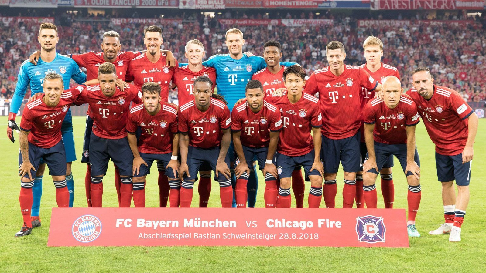 
                <strong>Schweinsteigers Abschied</strong><br>
                Endlich! In der zweiten Halbzeit schlüpft Schweinsteiger ein letztes Mal ins Bayern-Trikot. Die komplette Mannschaft trägt seine Rückennummer "31". 
              