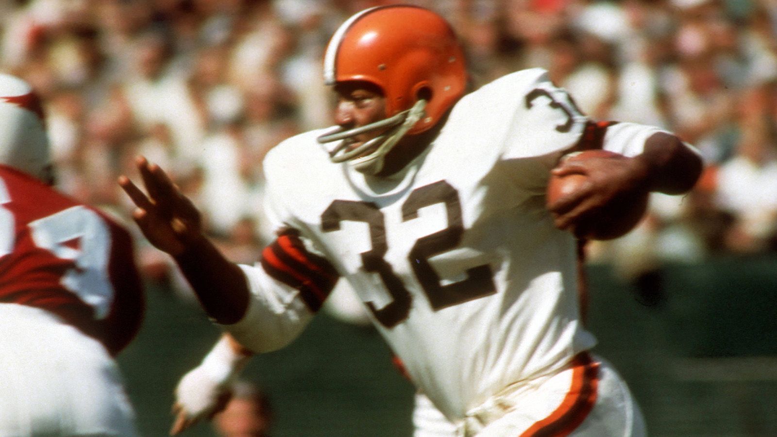 
                <strong>Cleveland Browns: Jim Brown (Running Back)</strong><br>
                Brown wird von vielen als der beste Running Back aller Zeiten angesehen und hat zahlreiche Rekorde aufgestellt.
              