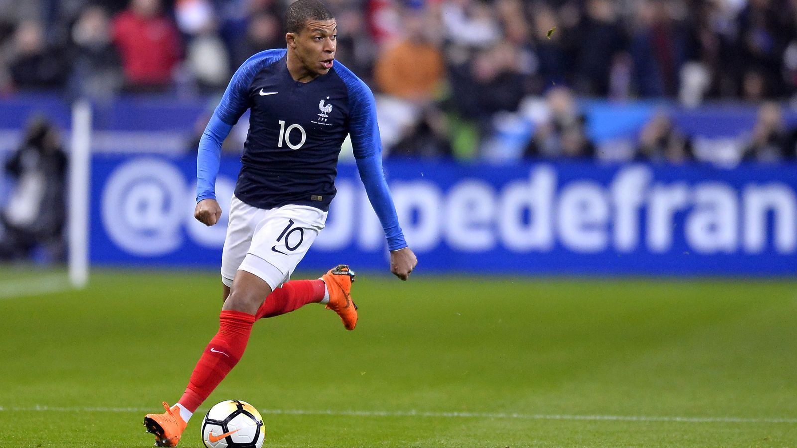 
                <strong>Platz 6: Kylian Mbappe (Frankreich)</strong><br>
                Patz 6: Kylian Mbappe (Frankreich) - Marktwert: 120 Millionen Euro
              