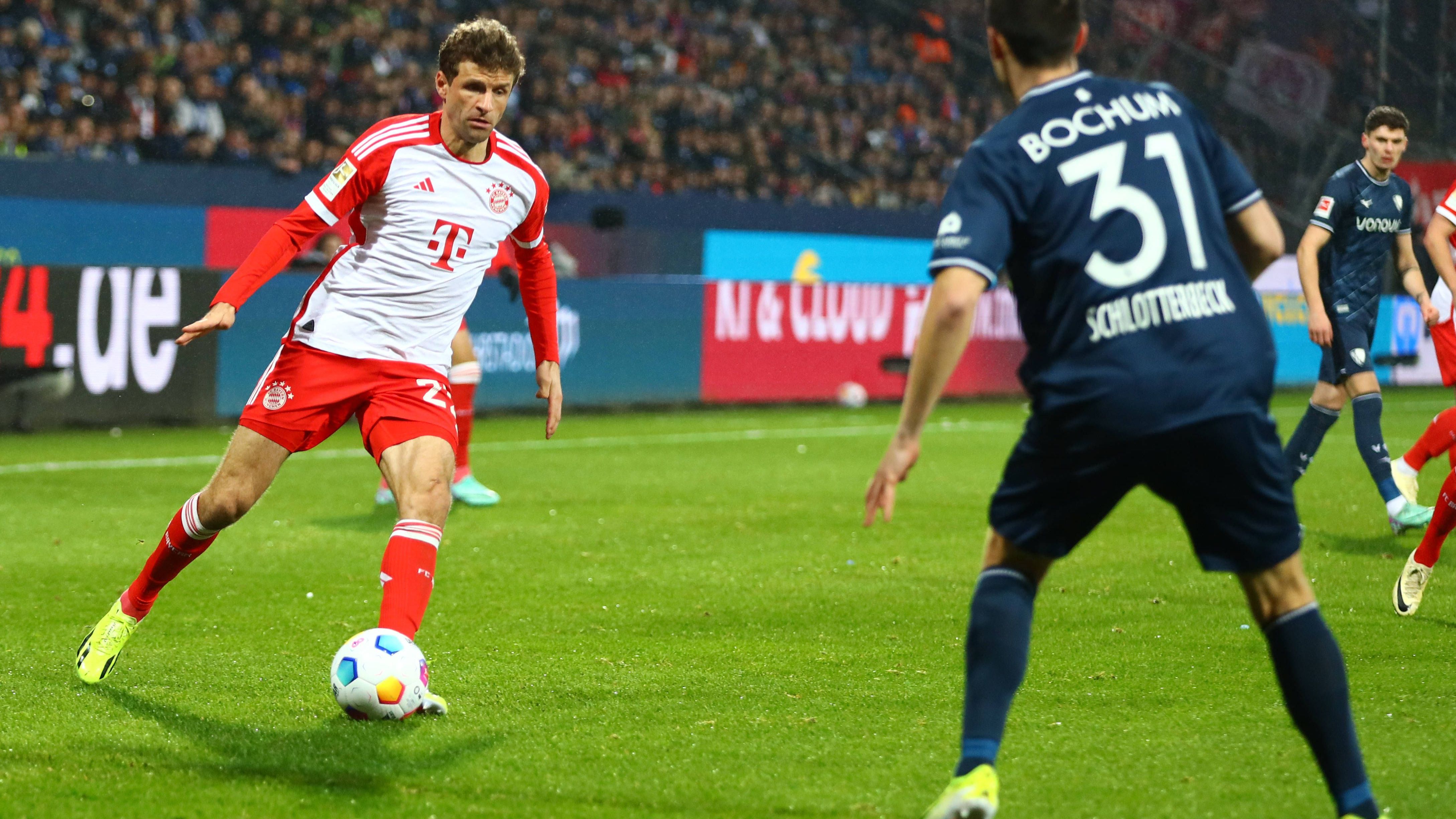 <strong>Thomas Müller</strong><br>Sehr giftig, sehr engagiert. Spielerisch aber zunächst nicht zwingend. Auch bei ihm geht nach der Zwangspause kaum noch etwas. Bleibt zumindest bemüht, aber für Zwingendes reicht das nicht. Muss zehn Minuten vor dem Ende runter. <strong><em>ran</em>-Note: 4</strong>