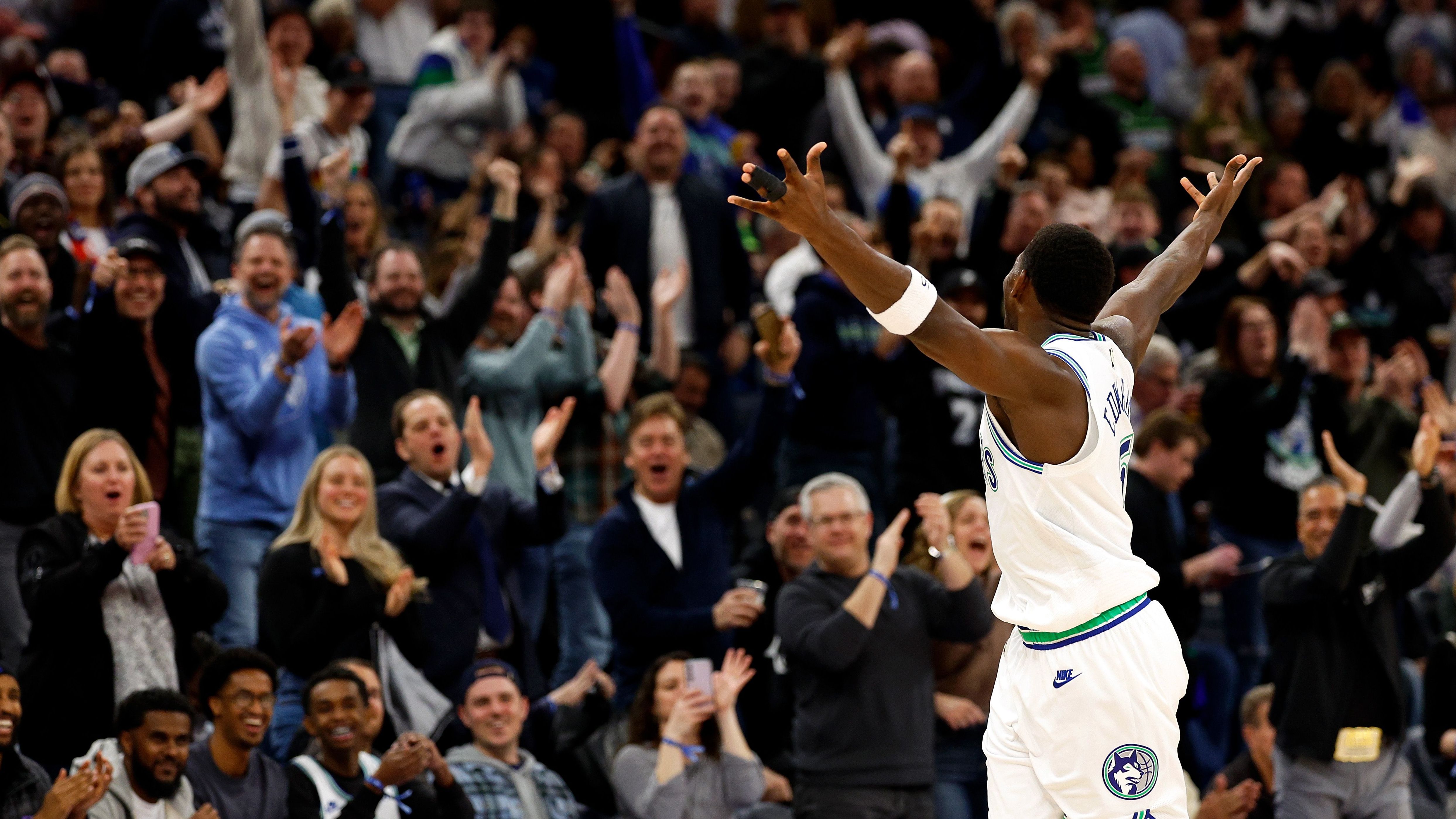 <strong>3. Minnesota Timberwolves (zuvor Rang 4, 50:22)</strong> <br>Die Timberwolves rollen wieder – auch ohne Superstar Towns. Dafür startet Reid. Mit ihm und Gobert ist Minnesota defensiv nochmal stärker. Die Offense ist weiterhin durchschnittlich. Dass es ohne Towns hier nicht schlechter wird, liegt vor allem an der Bank um Walker, McLaughlin und Morris.