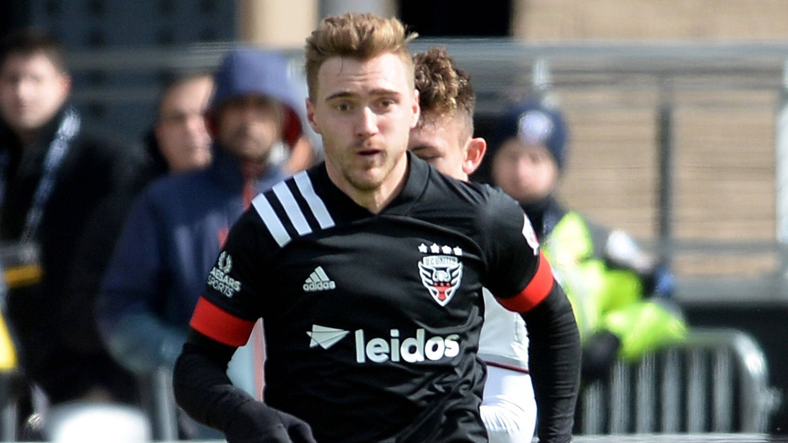 
                <strong>Julian Gressel (Washington D. C. United)</strong><br>
                Der Mittelfeldspieler wechselte erst zum Jahresbeginn von Atlanta United nach Washington und hat schon die Rolle des Regisseurs übernommen. Zwar unterlag der Hauptstadtklub zum Saisonauftakt gegen die Colorado Rapids mit 1:2. Gressel zeigte über 90 Minuten jedoch eine gute Leistung. Per Ecke lieferte der 26-Jährige einen Assist zur zwischenzeitlichen Führung. Auch viele weitere D. C.-Chancen leitete er ein, die jedoch nicht zum Torerfolg führten. Für United war es die erste Niederlage gegen Colorado seit neun Spielen. 
              