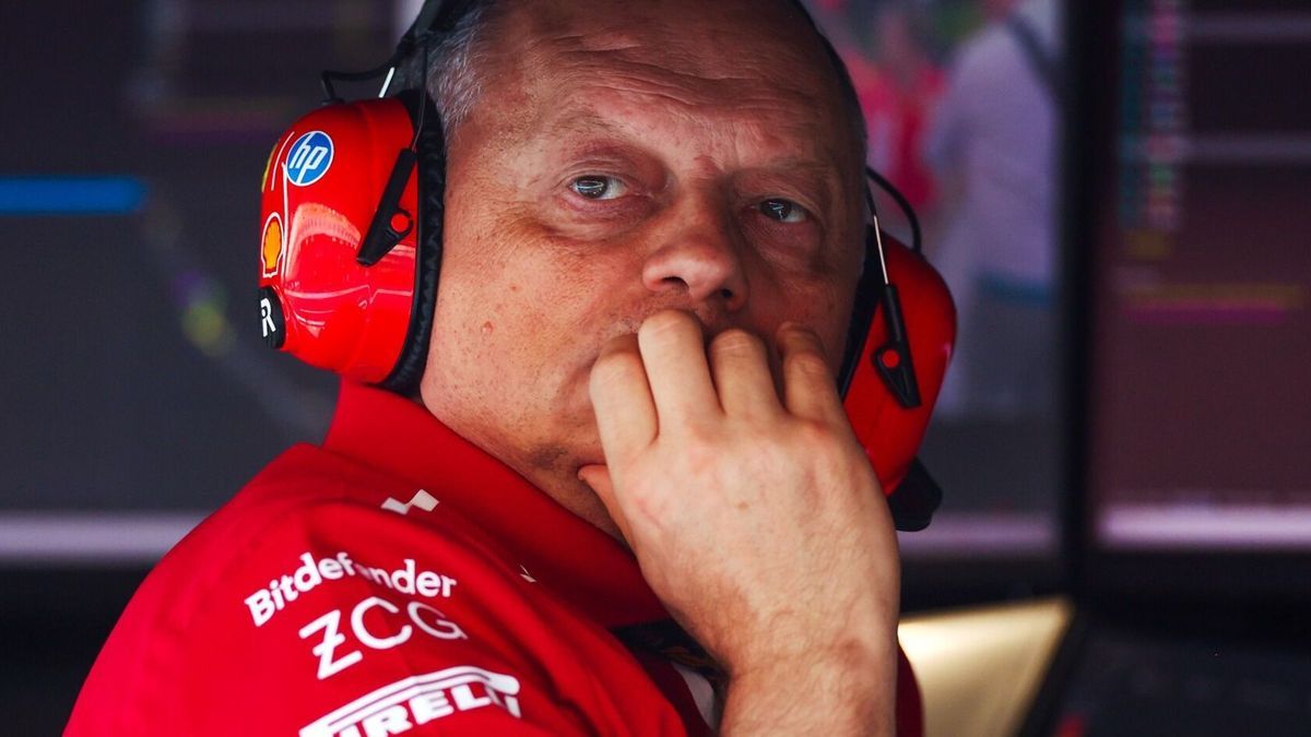 Ferrari-Teamchef Frederic Vasseur mit nachdenklicher Miene