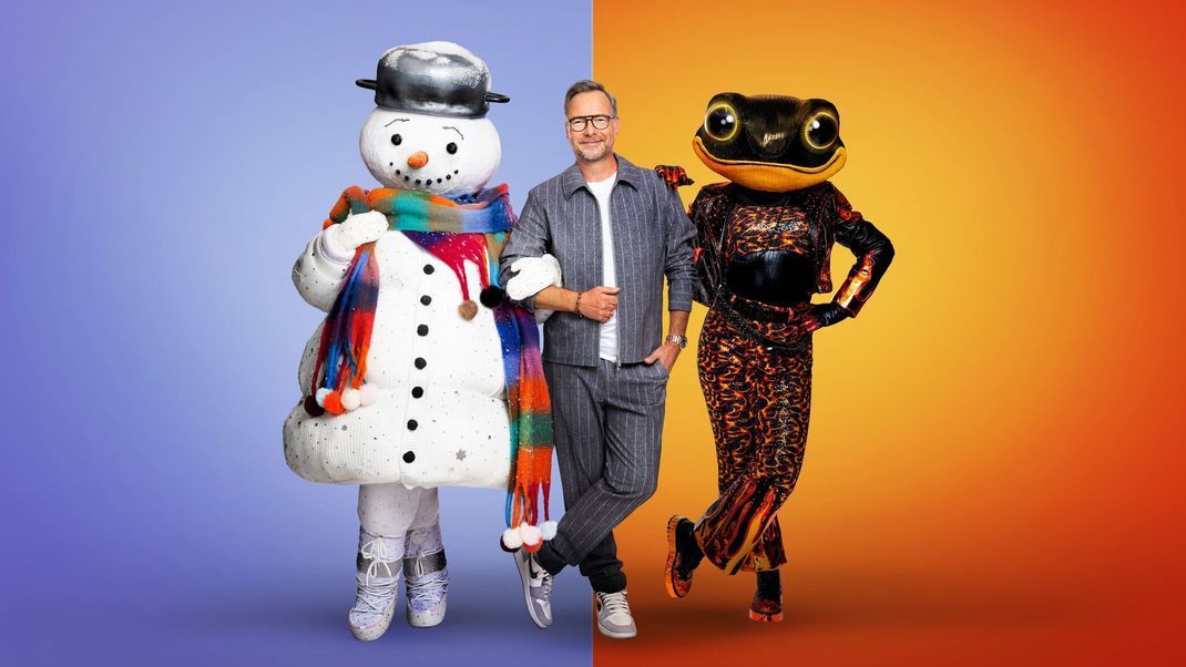 Die ersten Masken von "The Masked Singer" Staffel 11 präsentieren sich der Öffentlichkeit: Matthias Opdenhövel begrüßt den Schneemann und den Feuersalamander.