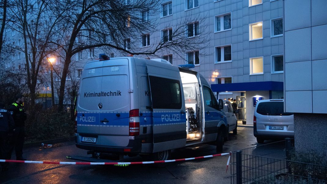 Die Polizei ermittelt in einem Tötungsdelikt in Berlin.