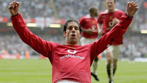 
                <strong>Sturm: Ruud van Nistelrooy (Manchester United) - Stärke 95</strong><br>
                Sturm: Ruud van Nistelrooy (Manchester United) - Stärke 95. Somit waren Buffon (97) und Henry (97) die stärksten Spieler in FIFA 2005. Hier noch einmal die Top-Elf zur Übersicht: Buffon (97) - Nesta (94), Stam (93), Lucio (93) - Vieira (94), Gerrard (93), Totti (94), Zidane (96) - Henry (97), Makaay (94), van Nistelrooy (95).
              