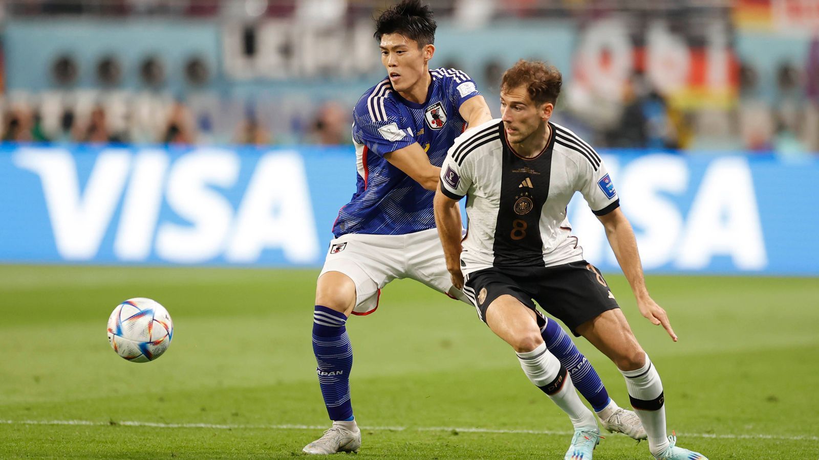 
                <strong>Leon Goretzka</strong><br>
                In der 67. Minute für Gündogan eingewechselt. Soll mit seiner Präsenz und körperlichen Spielweise für defensive Stabilität sorgen. Die Krux an der Sache: es klappt nicht. Mit ihm auf dem Rasen kassiert die DFB-Elf zwei Gegentore und geht als Verlierer vom Platz. ran-Note: 4
              