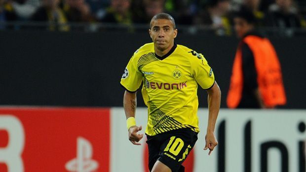 
                <strong>Mohamed Zidan</strong><br>
                Mohamed Zidan (2008 - 2012): Ähnlich wie Barrios war Mohamed Zidan zunächst häufig in der Startelf zu finden. Nach seinem Kreuzbandriss 2010 fand er nicht mehr zu alter Stärke zurück und war unter Jürgen Klopp nur noch dritte, beziehungsweise vierte Wahl. Der Ägypter wechselte schließlich zum 1. FSV Mainz 05 zurück, wo einst sein Stern in Deutschland aufgegangen war.
              