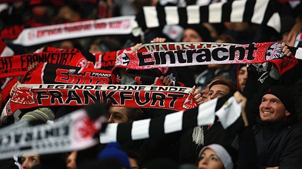 
                <strong>11. Platz: Eintracht Frankfurt (Commerzbank Arena)</strong><br>
                Platz 11: Eintracht Frankfurt. In die Commerzbank Arena passen bis zu 51.500 Zuschauer. Die  Stehplätze machen damit 18,1 Prozent aus. Auf Position elf verpasst die Eintracht also knapp die Top Ten.
              