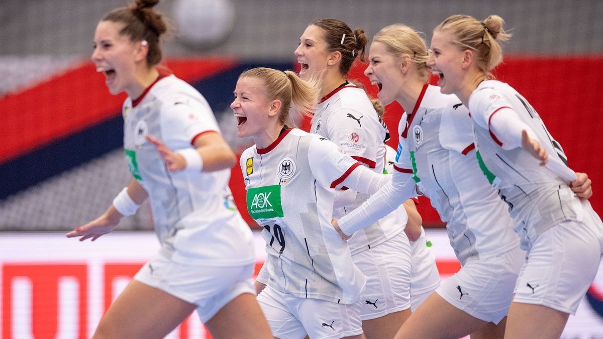 Die deutschen Handballerinnen wollen gegen Kroatien den Halbfinaleinzug perfekt machen