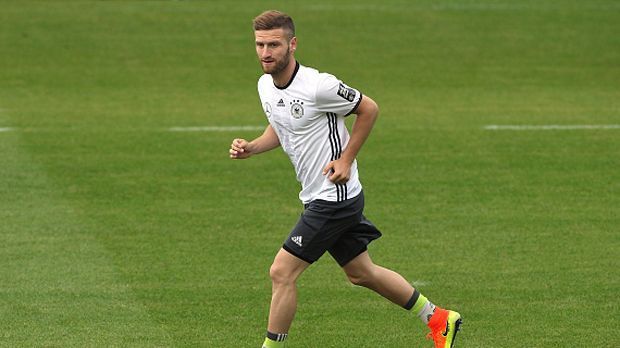 
                <strong>Shkodran Mustafi</strong><br>
                Shkodran Mustafi - geboren in Bad Hersfeld
              