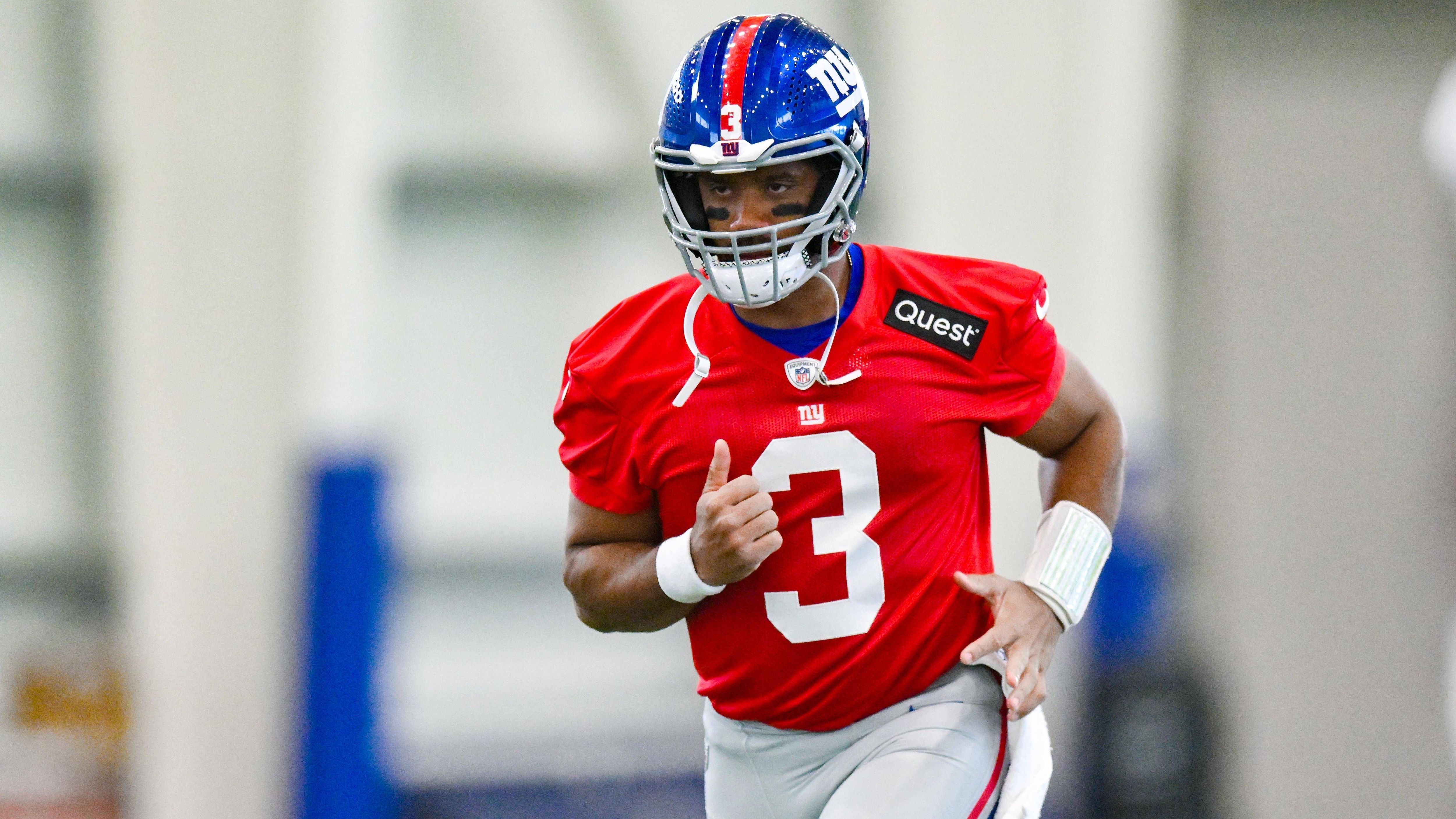 <strong>Russell Wilson (New York Giants)</strong><br>Nach langen und treuen Jahren bei den Seattle Seahawks avancierte Wilson zum Wandervogel. Die Denver Broncos, die Pittsburgh Steelers und jetzt die New York Giants. Jene, die noch Jameis Winston und Rookie-Quarterback Jaxson Dart im Petto haben. Er wird bald 37 Jahre alt und ist nicht die langfristige Zukunft der Franchise. Mal sehen, wie lange er sich den Status noch antun will. Seine Karriere kann sich so oder so sehen lassen.