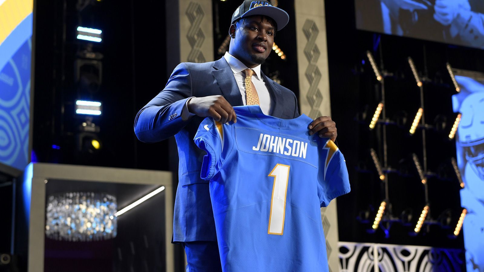 
                <strong>Los Angeles Chargers</strong><br>
                &#x2022; 17. Pick (Runde 1): Zion Johnson (OG, Boston College)<br>&#x2022; 15. Pick (Runde 3): JT Woods (S, Baylor)<br>&#x2022; 18. Pick (Runde 4): Isaiah Spiller (RB, Texas A&M)<br>&#x2022; 17. Pick (Runde 5): Ottio Ogbonnia (DT, UCLA)<br>&#x2022; 16. Pick (Runde 6): Jamaree Salyer (G, Georgia)<br>&#x2022; 35. Pick (Runde 6): Ja'Sir Taylor (DB, Wake Forest)<br>&#x2022; 15. Pick (Runde 7): Deane Leonard (DB, Mississippi)<br>&#x2022; 39. Pick (Runde 7): Zander Horvath RB, Purdue)<br>
              