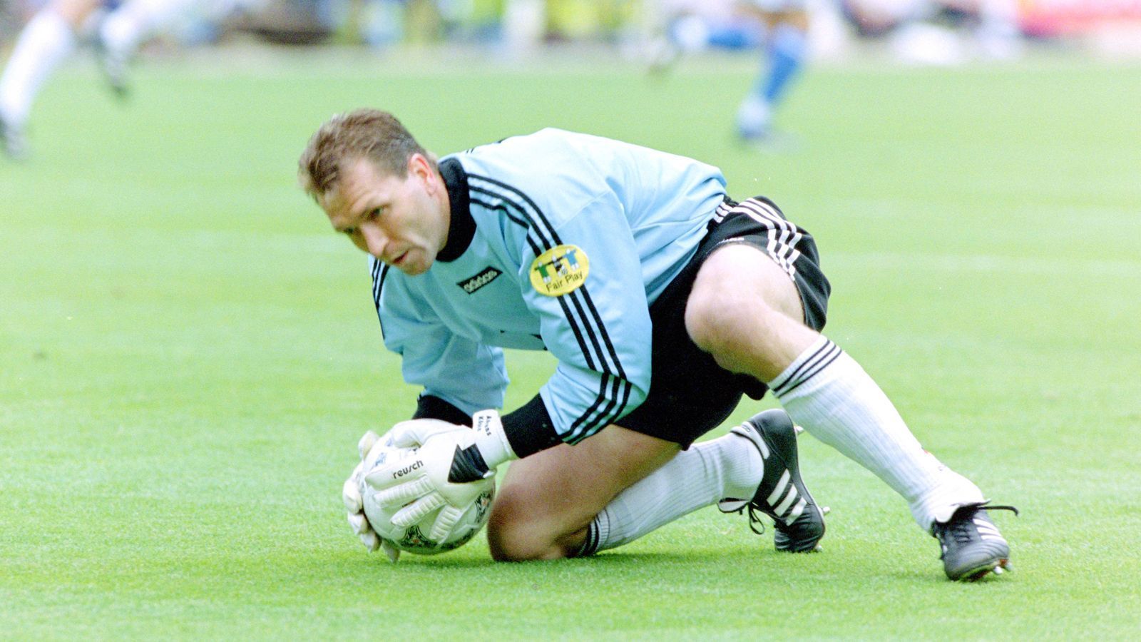 
                <strong>Andreas Köpke</strong><br>
                Andreas Köpke ist seit 2004 Torwarttrainer der deutschen Nationalmannschaft. 1990 wurde er als Spieler Weltmeister, wiederholte 2014 in Brasilien das Kunststück als Torwart-Trainer. 1993 wurde Köpke zu Deutschlands Fußballer des Jahres gekürt, holte als deutsche Nummer eins 1996 den EM-Titel.
              
