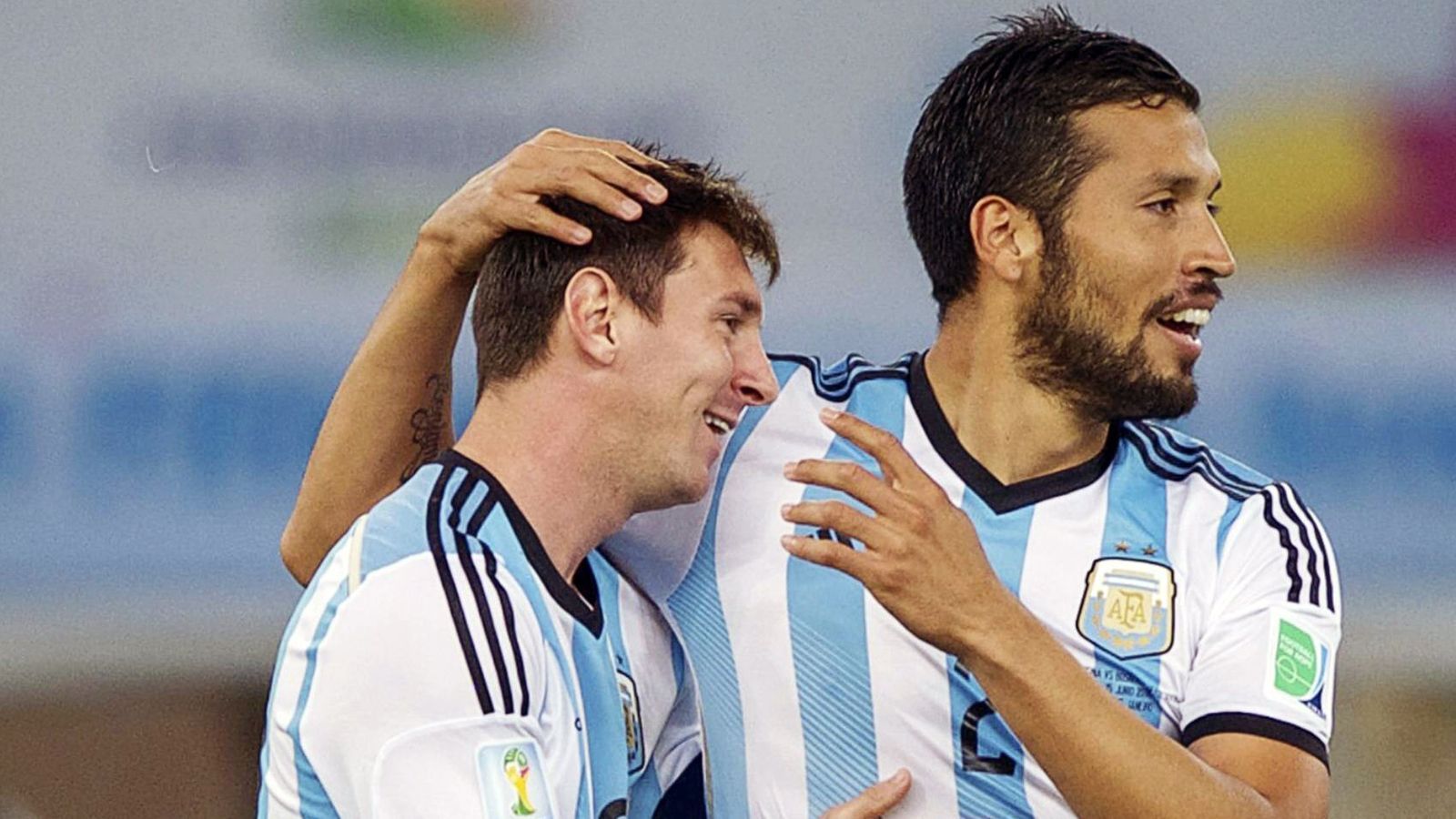 
                <strong>Ezequiel Garay</strong><br>
                Und noch ein Argentinier: Ezequiel Garay gehört ebenfalls zur Liste von Gauchos, die mit Messi in der Nationalmannschaft am Ball waren und andererseits mit Cristiano Ronaldo eine gemeinsame, sportliche Vergangenheit bei Real Madrid verbindet. Auch er hat seine aktive Karriere mittlerweile beendet.
              