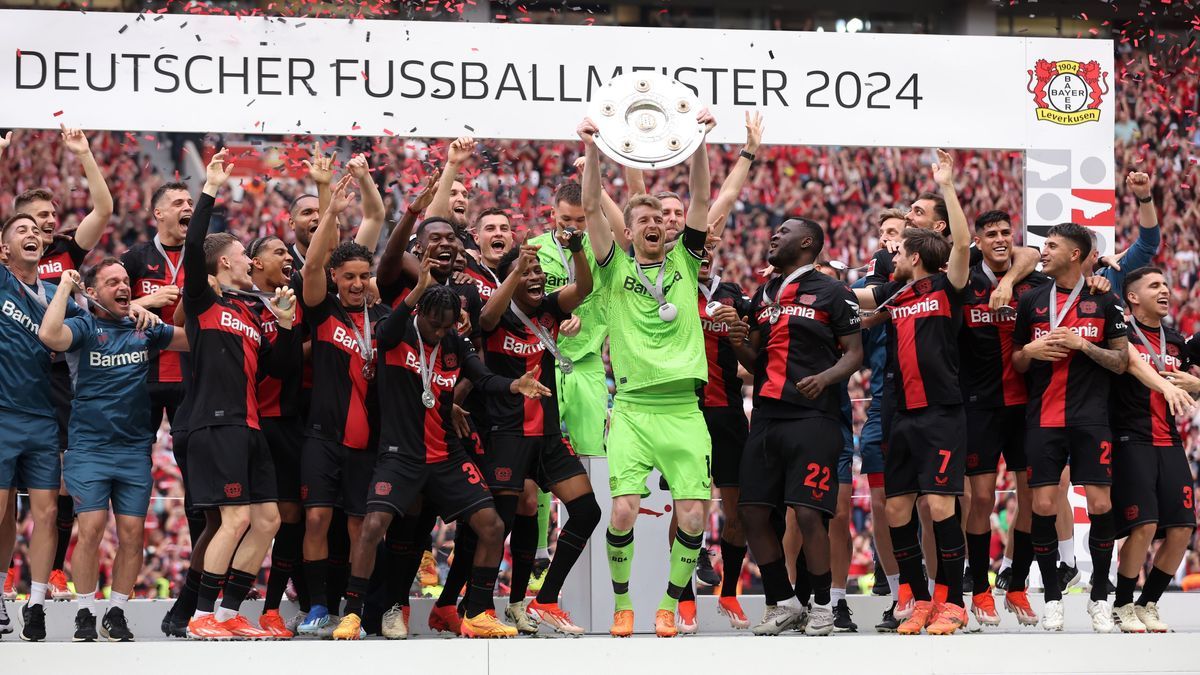 Bayer 04 Leverkusen v FC Augsburg - Bundesliga