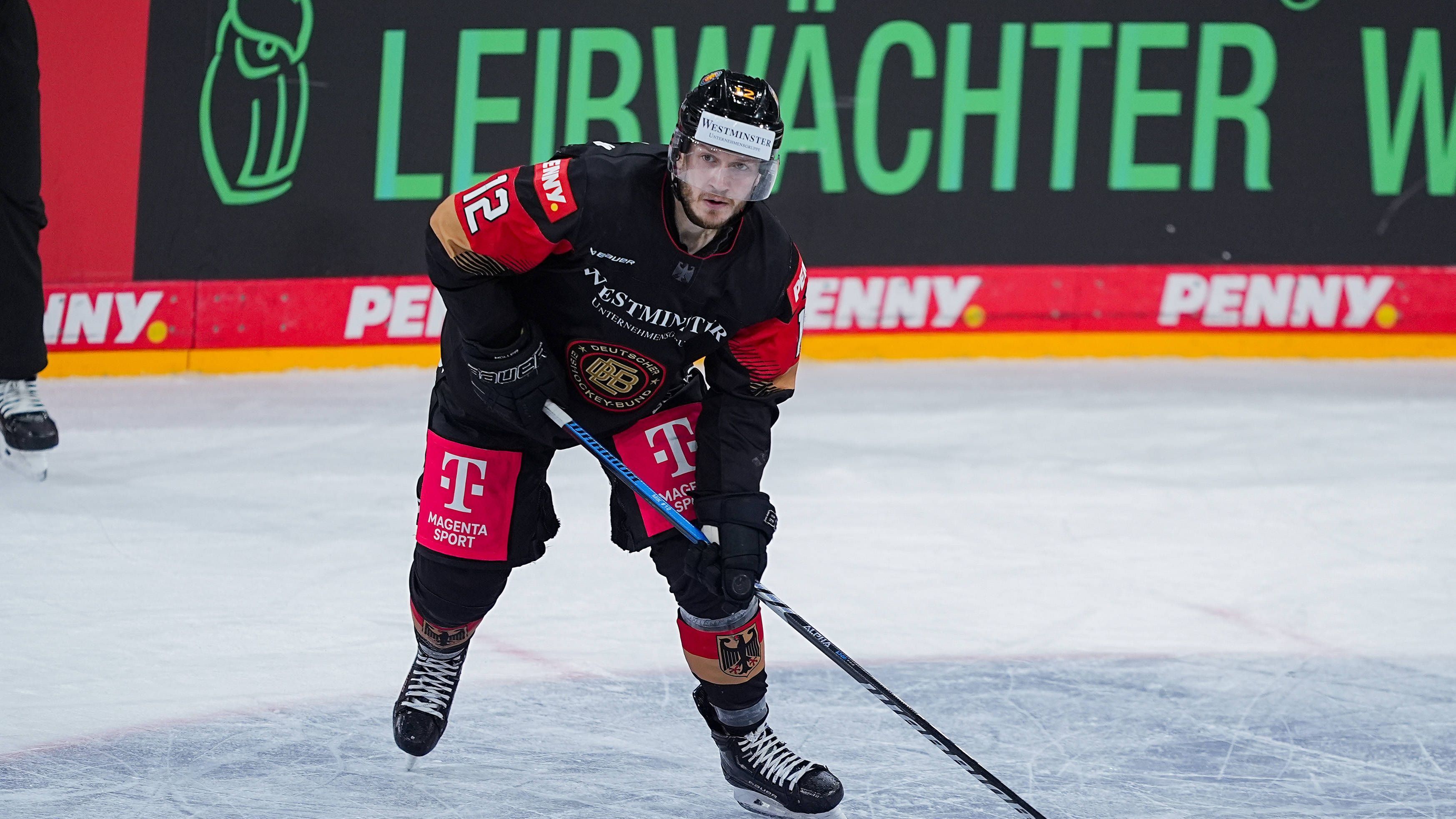 <strong>Eric Mik</strong><br>Position: Verteidiger<br>Verein: Eisbären Berlin