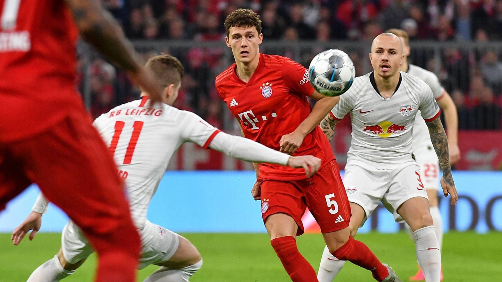 
                <strong>Benjamin Pavard (Bayern München)</strong><br>
                Lässt zunächst hinten nichts anbrennen, fleißig im Spielaufbau nach vorne, aber etwa glücklos im Abschluss. In der zweiten Hälfte lässt er nach. Steht in der 63. Minute viel zu weit weg von Nkunku und hat Glück, dass der aus dem freien Raum nichts macht. ran-Note: 3
              