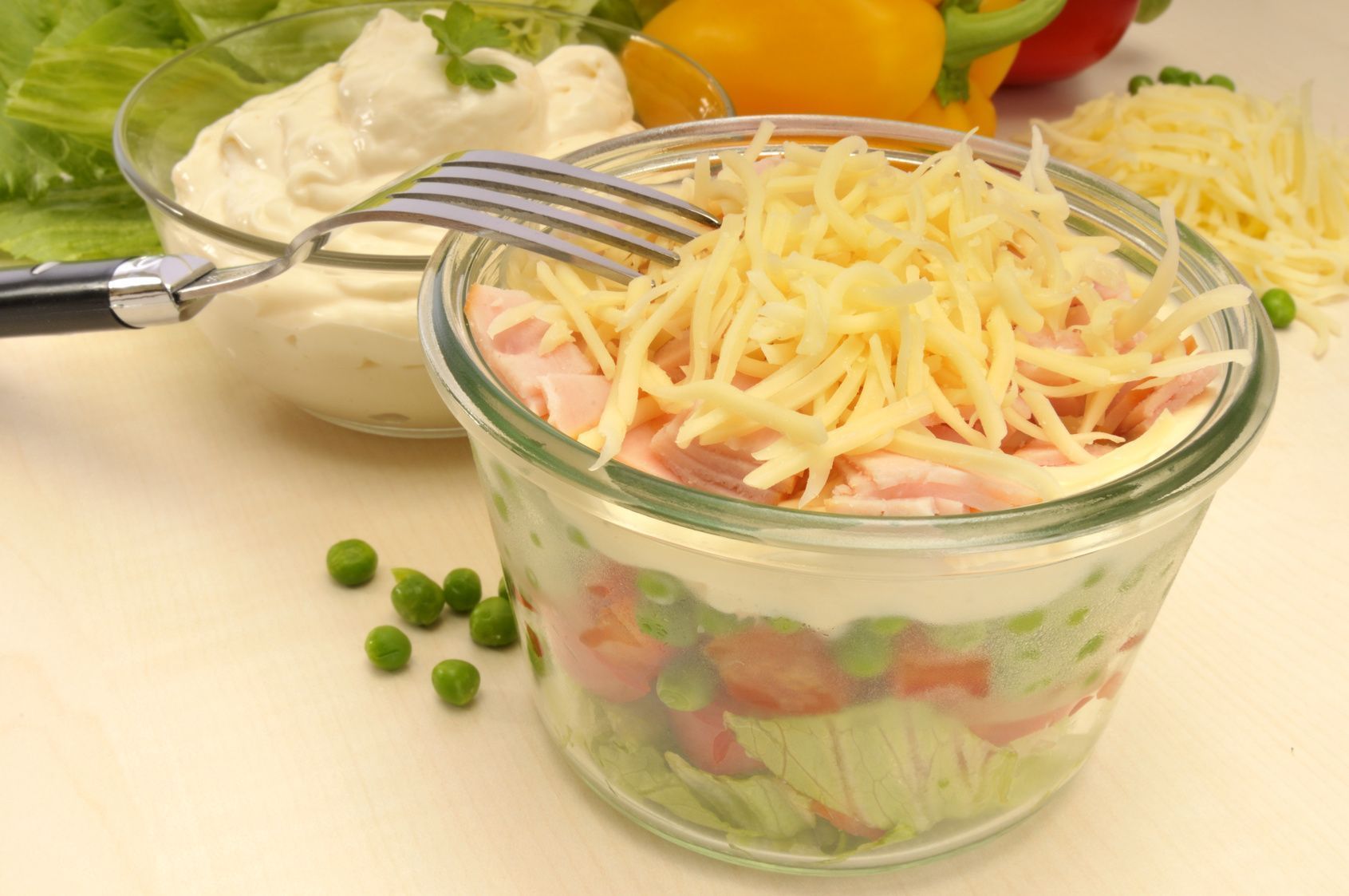 Rezepte für Schichtsalate gibt es viele. Egal in welcher Form – sie bereichern jeden Tisch mit ihrer Optik.