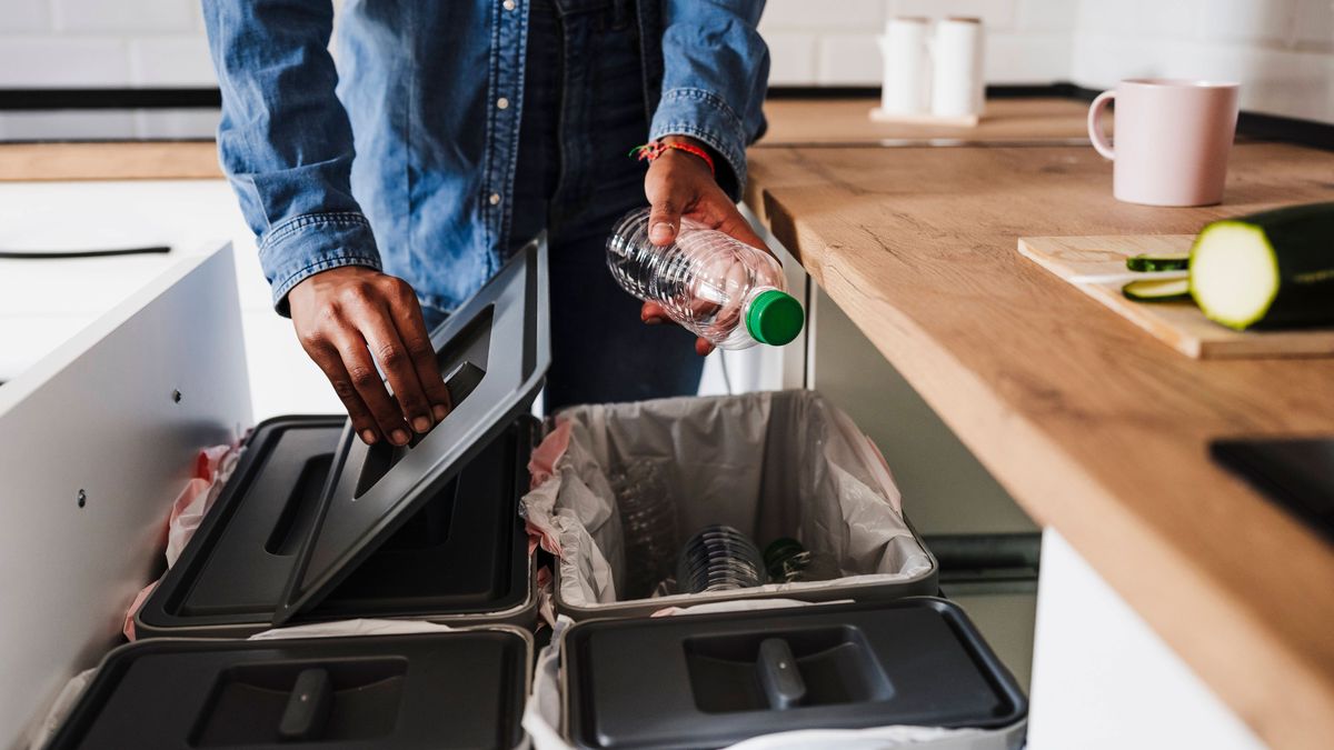 Müll-Gestank im Sommer: Tipps, was du gegen den fiesen Geruch bei Hitze tun  kannst!