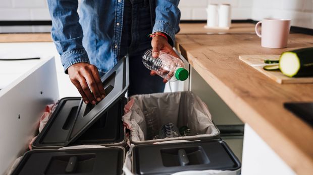 Wenn der Müll stinkt – diese Hausmittel und Hacks helfen