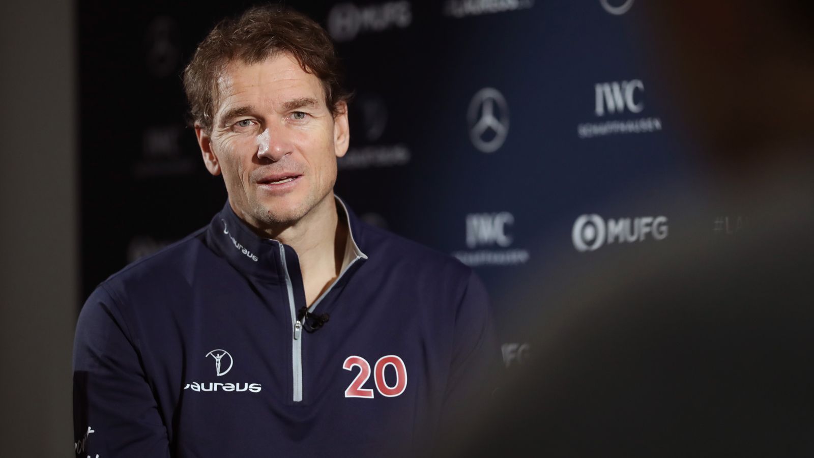 
                <strong>Jens Lehmann</strong><br>
                "Ich sehe dies aktuell als eines der interessantesten Projekte im Fußball", sagte Ex-Nationalkeeper Jens Lehmann anlässlich seiner Ernennung zum Hertha-Aufsichtsrats-Mitglied im Mai 2020 in einer Pressemitteilung der "Tennor-Group". Damit geht der 51-Jährige seitdem neue Wege als Funktionär. Zuvor versuchte sich die deutsche Nummer 1 der WM 2006 als Co-Trainer bei seinem Ex-Klub Arsenal und später unter Manuel Baum beim FC Augsburg.
              