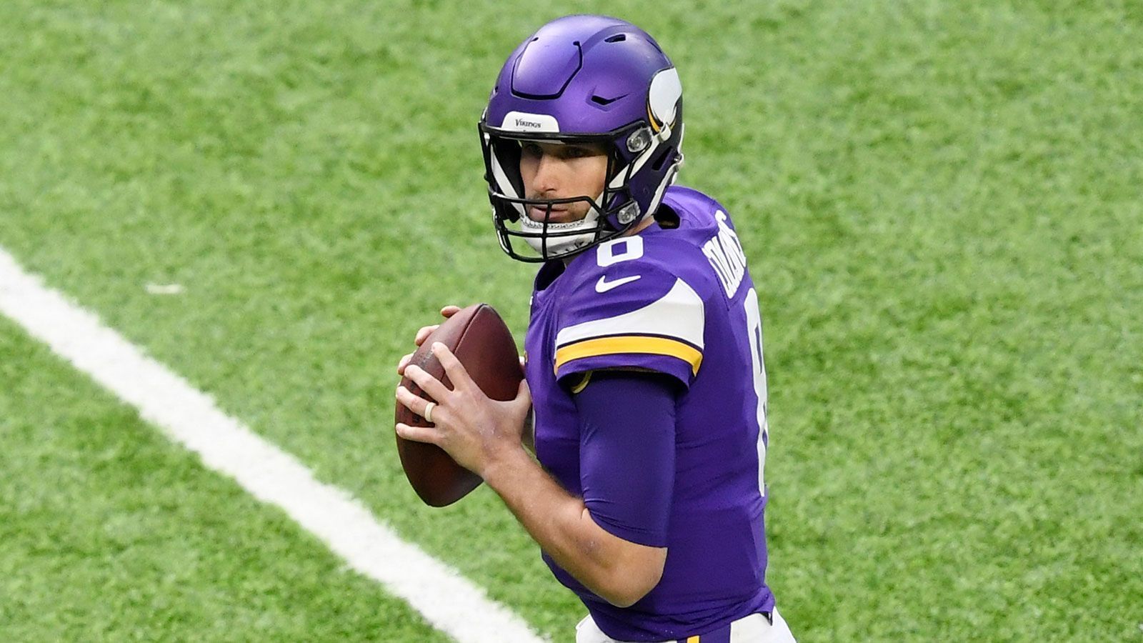 
                <strong>Top-Deals 2018</strong><br>
                Die Minnesota Vikings statteten Quarterback Kirk Cousins (Foto) mit einem Dreijahres-Vertrag aus, der ihm 84 Millionen Dollar einbringt - und garantierten ihm die volle Summe. Auf dem zweiten Platz liegt Cornerback Trumaine Johnson, der einen Kontrakt über fünf Spielzeiten und 72,5 Millionen US-Dollar mit den New York Jets abschloss (45 Millionen Dollar garantiert). Jaguars-Guard Andrew Norwell belegt mit seinem Fünfjahres-Vertrag mit einem Volumen von 66,5 Millionen Dollar den dritten Rang (30 Millionen Dollar garantiert).
              