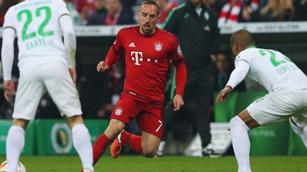 
                <strong>Franck Ribery</strong><br>
                Frank Ribery: Fehlpass nach drei Minuten in Füße von Pizarro, der aber nicht bestraft wird. Ansonsten nicht so auffällig wie Coman, sein Pendant auf der rechten Seite. ran-Note: 4,5.
              