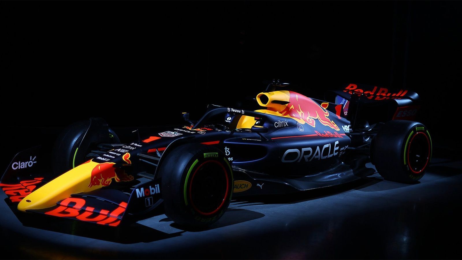 
                <strong>Red Bull Racing RB18</strong><br>
                Red Bull Racing hat als erstes Top-Team die Hüllen fallen lassen und das Auto präsentiert, mit dem Weltmeister Max Verstappen seinen Titel 2022 verteidigen will. Im Rahmen einer kleinen Online-Show zeigte das Team den Red Bull RB18. Dabei verriet der Rennstall auch, dass er von nun an unter "Oracle Red Bull Racing" firmiert, die US-Techfirma wird neuer Titelsponsor.
              