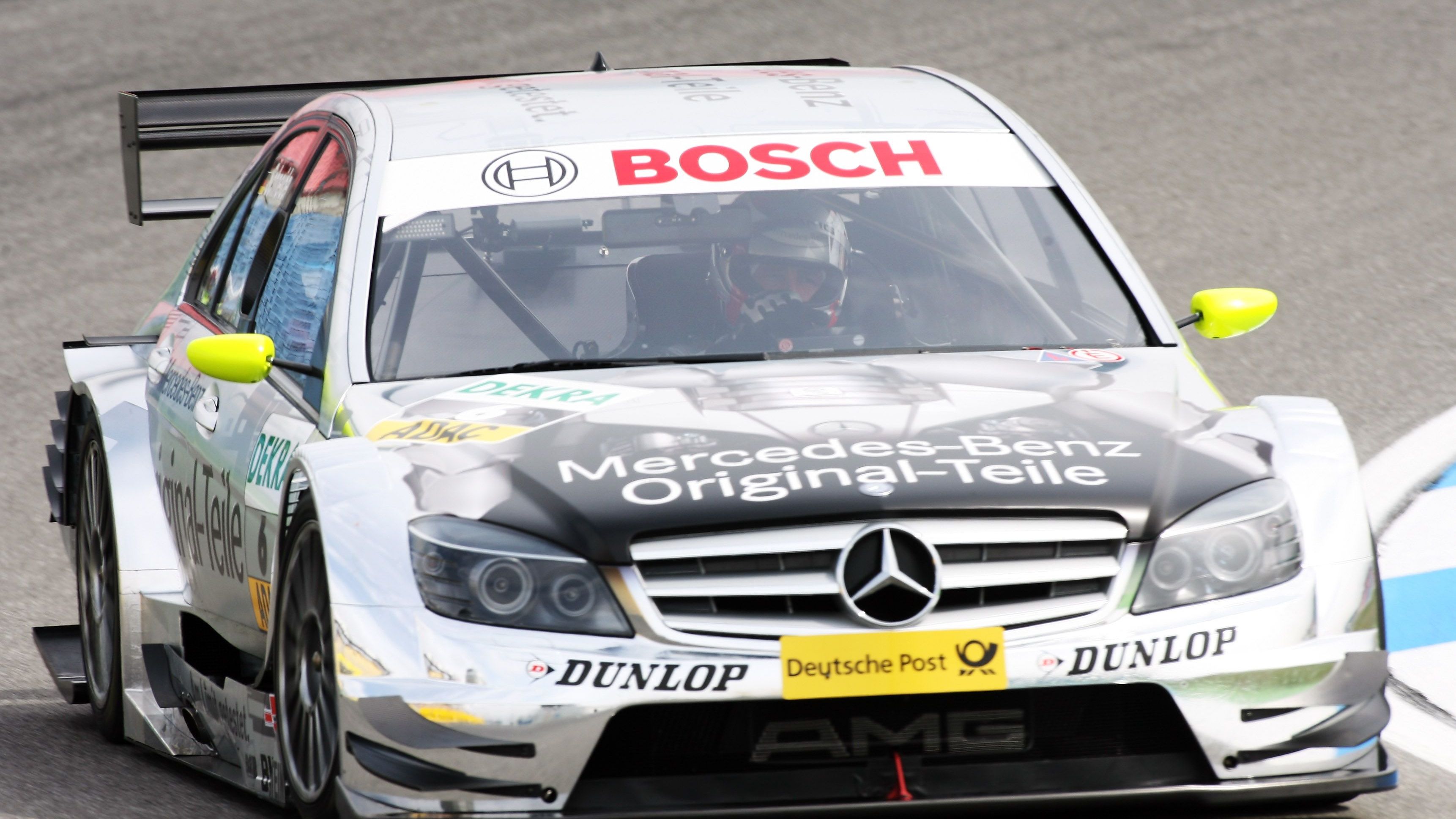 <strong>Titel</strong><br>Die Marke mit dem Stern ist auch in Sachen Titel ganz vorne. Bis heute feierte Mercedes 14 Marken-Meisterschaften. Damit liegt Mercedes knapp vor Audi (13) und BMW (10). Opel ist mit einem Titel (1996) ebenso Bestandteil der Liste wie Porsche, die den Titel 2023 erstmals gewannen.