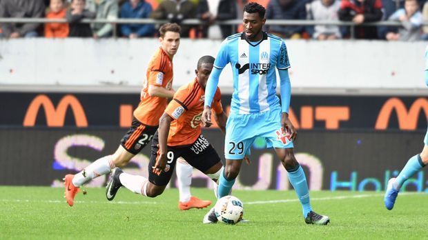 
                <strong>Andre Zambo Anguissa (Kamerun/Olympique Marseille)</strong><br>
                Olympique Marseilles Entdeckung der abgelaufenen Saison, Andre Zambo Anguissa, darf beim Confed Cup seine Länderspiel-Karriere beginnen. Der 21 Jahre alte Mittelfeldspieler gehörte zuletzt beim französischen Traditionsklub zum Stammpersonal und hat sich somit die Nominierung von Nationaltrainer Hugo Broos für den Kader redlich verdient, wird voraussichtlich in Russland sein Pflichtspiel-Debüt für Kamerun geben.
              