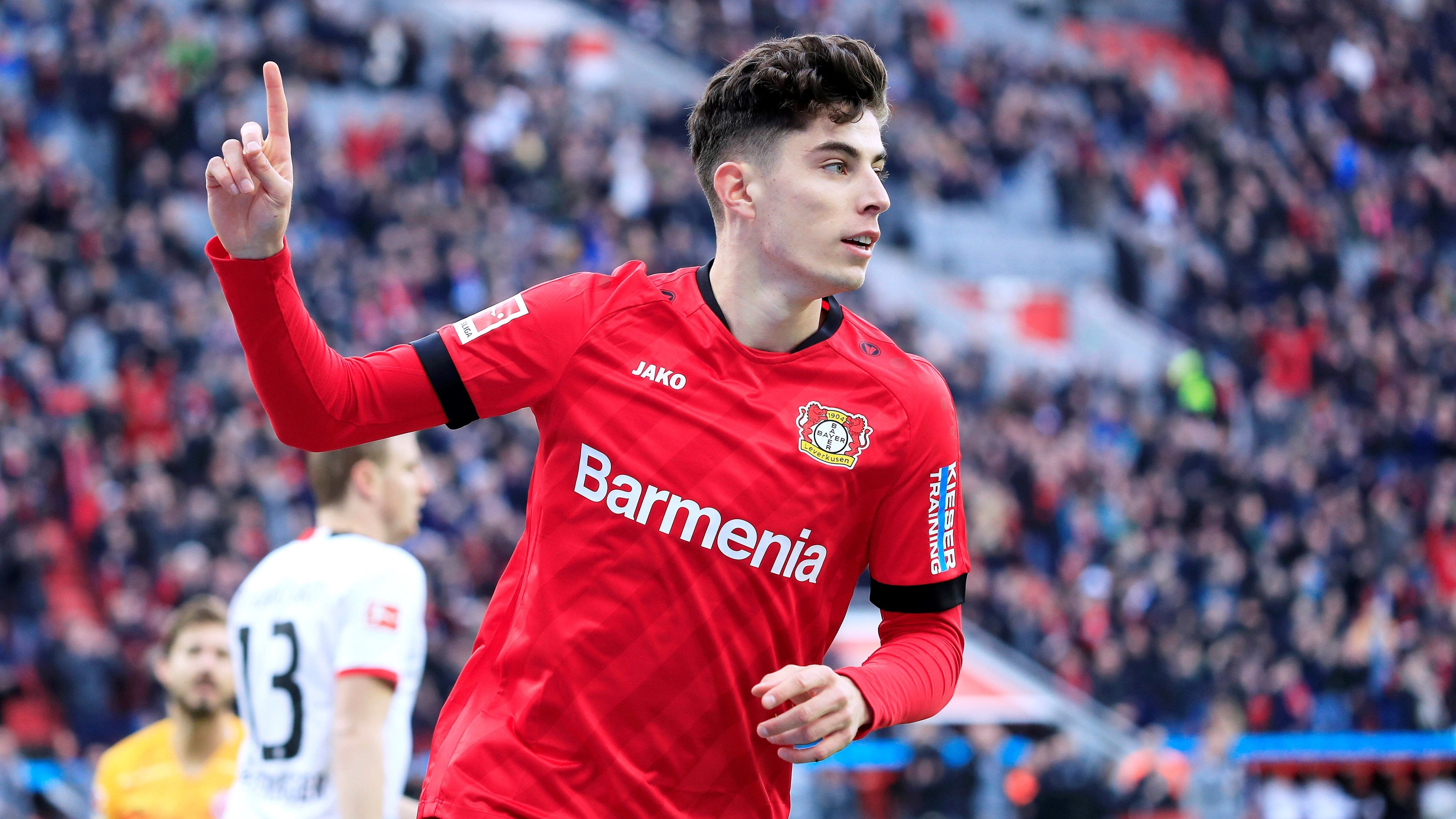 
                <strong>Kai Havertz (Bayer Leverkusen)</strong><br>
                Kai Havertz ist ein begehrter Kandidat bei einigen europäischen Top-Adressen. Auch wenn der Vertrag des 20-Jährigen bei Bayer Leverkusen noch bis 2022 gültig ist, glaubt sein Trainer Peter Bosz nicht an einen Verbleib seines Schützlings. Es ist derzeit also noch offen, ob Havertz der Bundesliga erhalten bleibt. Denn nicht nur der FC Bayern setzt sich mit dem jungen Nationalspieler auseinander. Auch andere europäische Transferziele werden für ihn gehandelt. Laut dem britischen "Express" steht dabei der FC Liverpool ganz oben auf der Liste.
              