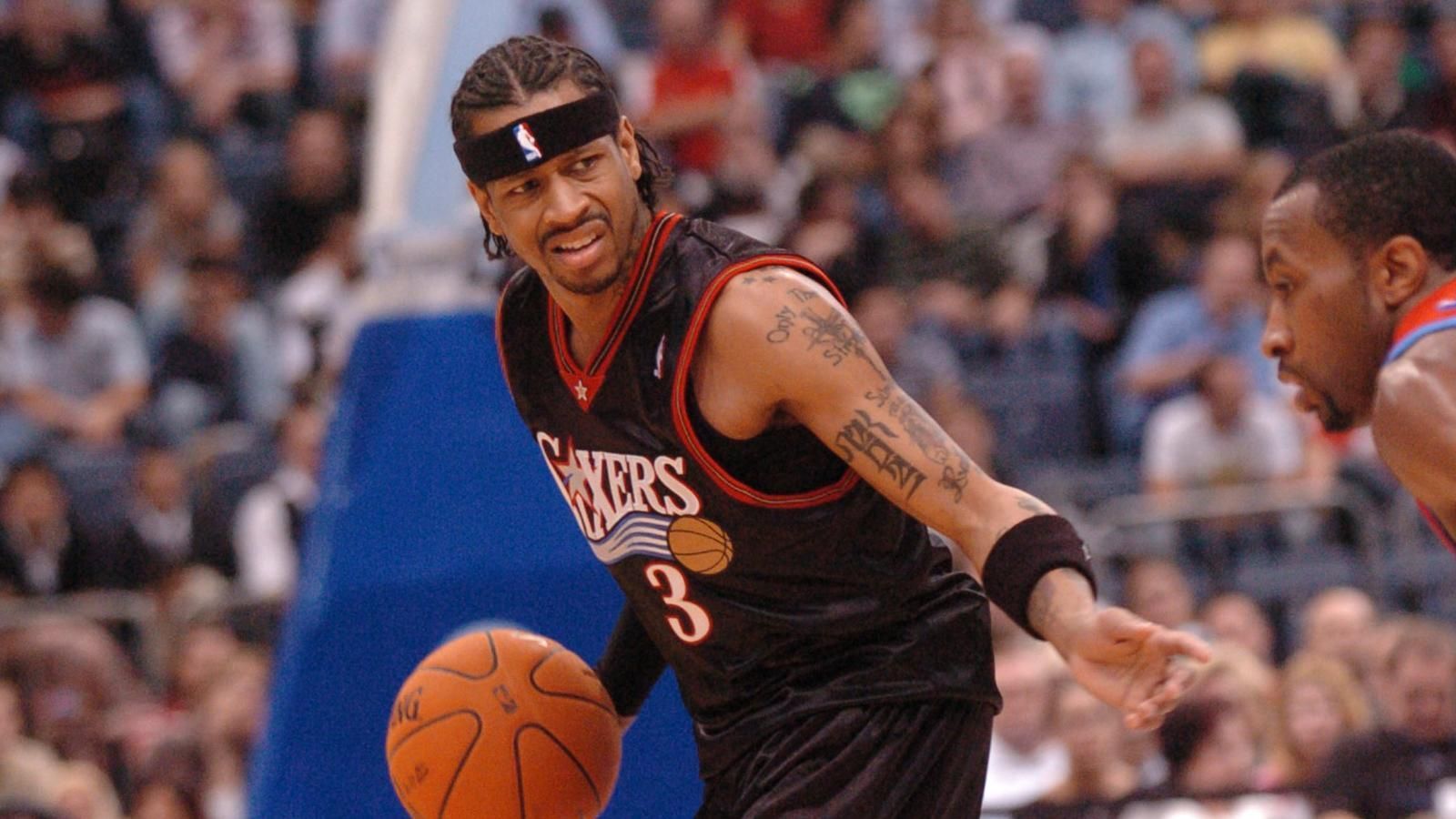 
                <strong>Platz 6: Allen Iverson, 50-Punkte-Spiele: 11</strong><br>
                Allen Iverson war ein Phänomen. Auf dem Court begeisterte der nur 1,83 Meter große Point Guard mit seinen spektakulären Dribble-Moves und seine akrobatischen Abschlüssen am Korb. Ein MVP-Award und elf Berufungen in das All-Star-Team sprechen für sich. Unvergessen bleibt auch sein legendäres "Practice-Interview", in dem er sich über die Frage eines Reporters nach einem verpassten Training echauffierte.
              