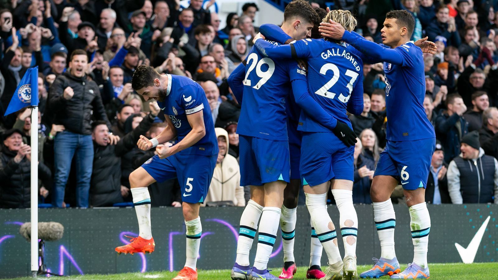 
                <strong>Platz 2: FC Chelsea</strong><br>
                &#x2022; Marktwert: 1,04 Milliarden Euro<br>&#x2022; Kadergröße: 33<br>&#x2022; Durchschnittlicher Marktwert der Spieler: 31,65 Millionen Euro<br>
              