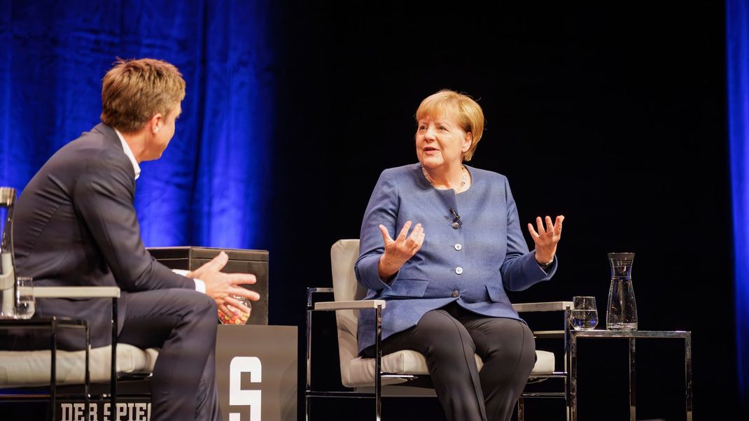 Angela Merkel und Friedrich Merz hatten immer ein angespanntes Verhältnis. Jetzt gibt es von der Altkanzlerin jedoch lobende Worte.
