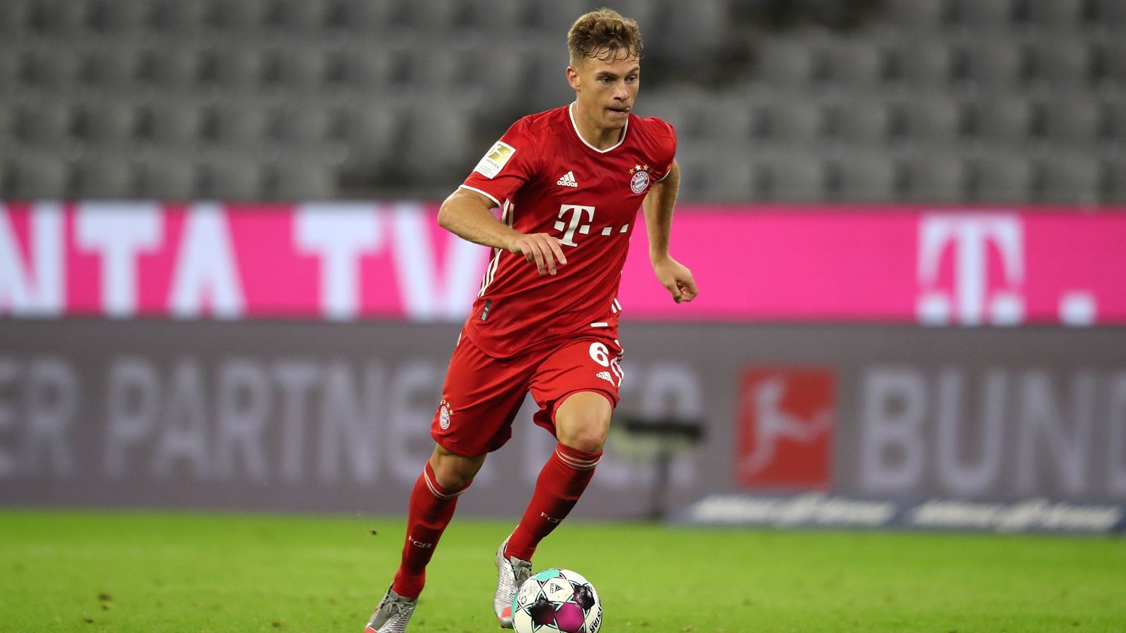 
                <strong>Mittelfeld: Joshua Kimmich</strong><br>
                Verein: Bayern München
              