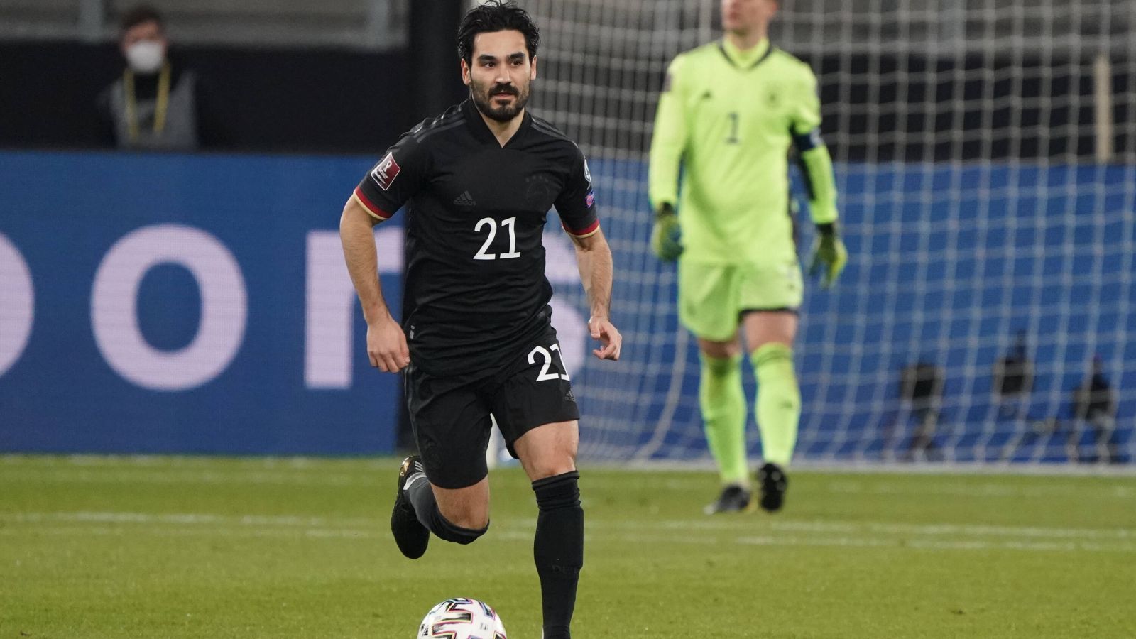 
                <strong>Ilkay Gündogan</strong><br>
                Ein etwas fahriger Ballverlust in der Anfangsphase, danach aber in gewohnter ManCity-Form. Seine Pässe sind zumeist eine Augenweide, gleiches gilt für seinen satten Schuss zum 3:0. Auch defensiv setzt er Akzente. ran-Note: 1
              