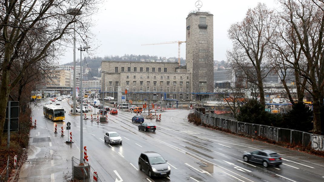 Kostenexplosion: Stuttgart 21 wird noch viel teurer als angenommen. Zusätzlich soll der Eröffnungstermin von Insidern angezweifelt werden.