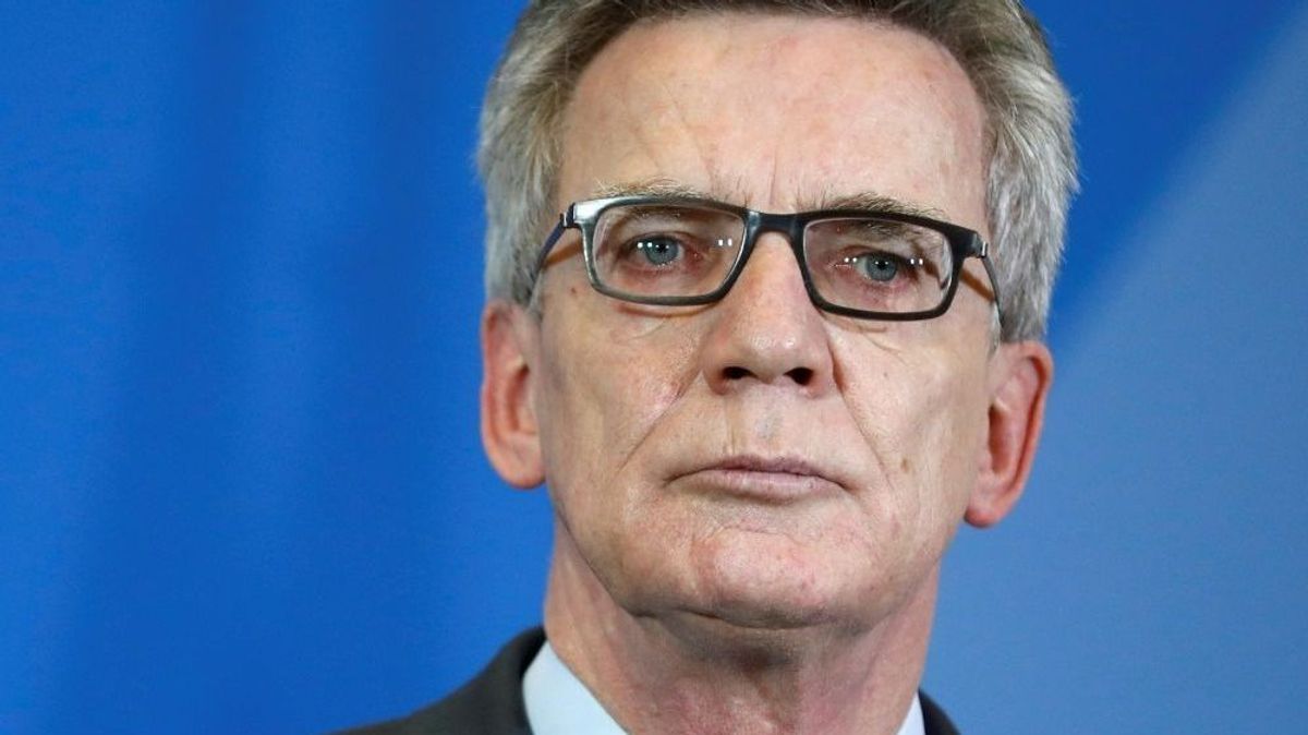 de Maizière ist gegen eine Hymnenpflicht für DFB-Spieler