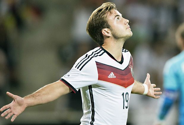 
                <strong>Verlierer: Mario Götze</strong><br>
                Auch seine beiden Joker-Tore gegen Armenien ändern wenig am Gesamteindruck: Götze hat seine Rolle für die Mission "WM 2014" noch nicht gefunden. Wirkt bisweilen merkwürdig unbeteiligt und unzufrieden. Enttäuschte sportlich als "falsche Neun" gegen Kamerun.
              