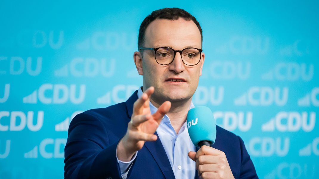 Jens Spahn, stellvertretender Vorsitzender der CDU/CSU-Bundestagsfraktion, spricht offen über die Missstände in der deutschen Migrations- und Asylpolitik.