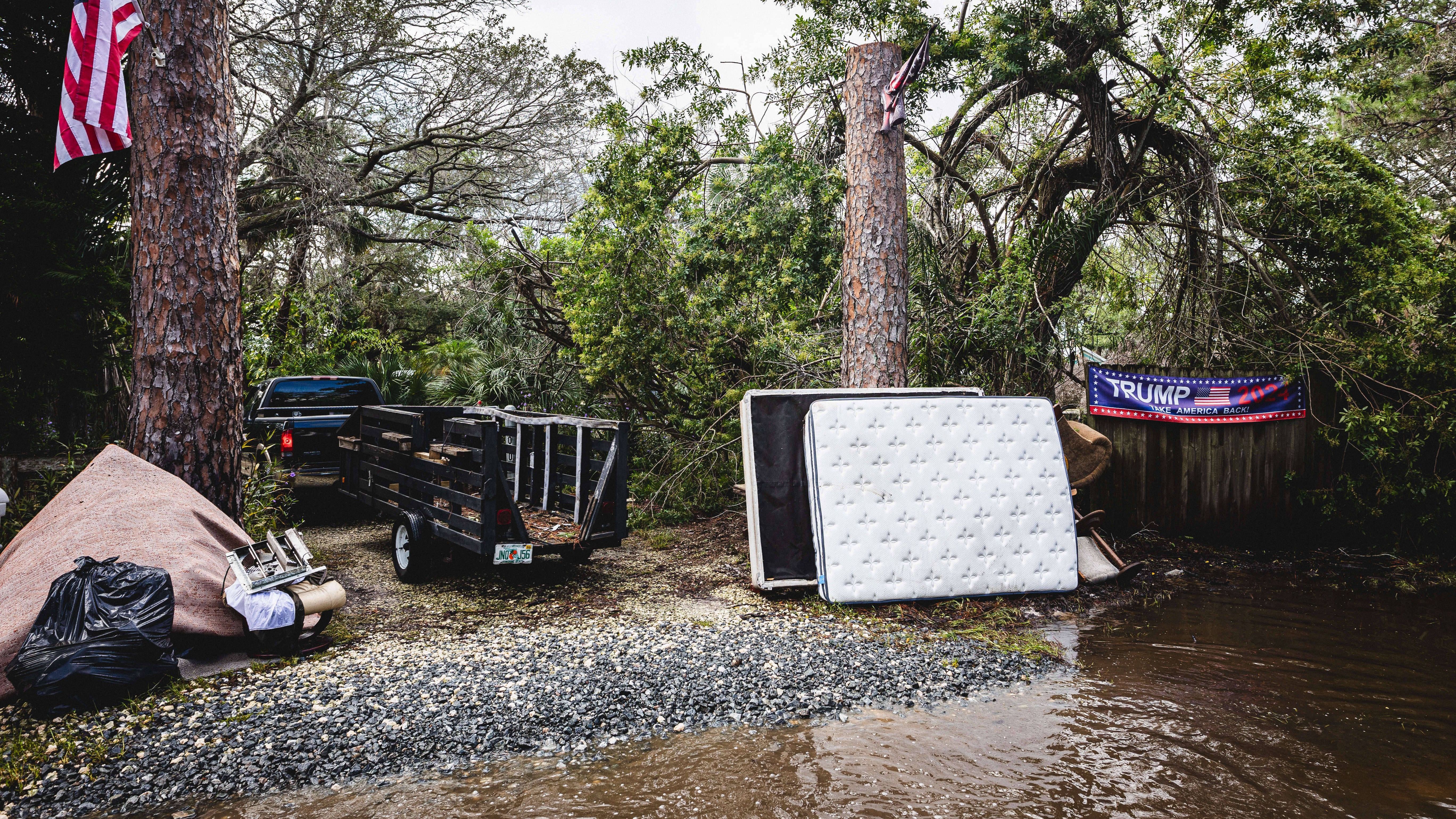 In New Port Richey beginnen die Aufräumarbeiten nach dem Sturm.