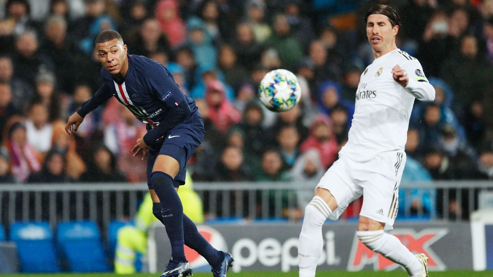 
                <strong>Paris Saint-Germain</strong><br>
                Bereits seit geraumer Zeit wird Ramos in den Medien als ein Kandidat für PSG genannt. Der französische Topklub will endlich den heiß ersehnten Henkelpott in die "Stadt der Liebe" holen, zudem wurde der Abgang von Thiago Silva im vergangenen Sommer nicht entsprechend abgefangen. Das Portal "fussballtransfers.com" berichtete bereits Mitte Mai von einem Vertragsangebot für den Spanier, der angeblich für zwei Jahre sowie ein üppiges Handgeld in Höhe von zehn Millionen Euro unterschreiben könnte.
              