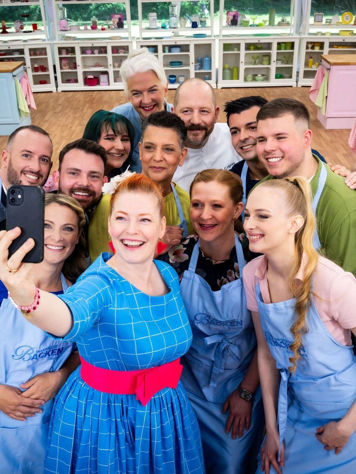 Ein Selfie mit allen Protagonist:innen der 12. Staffel von "Das große Backen". 