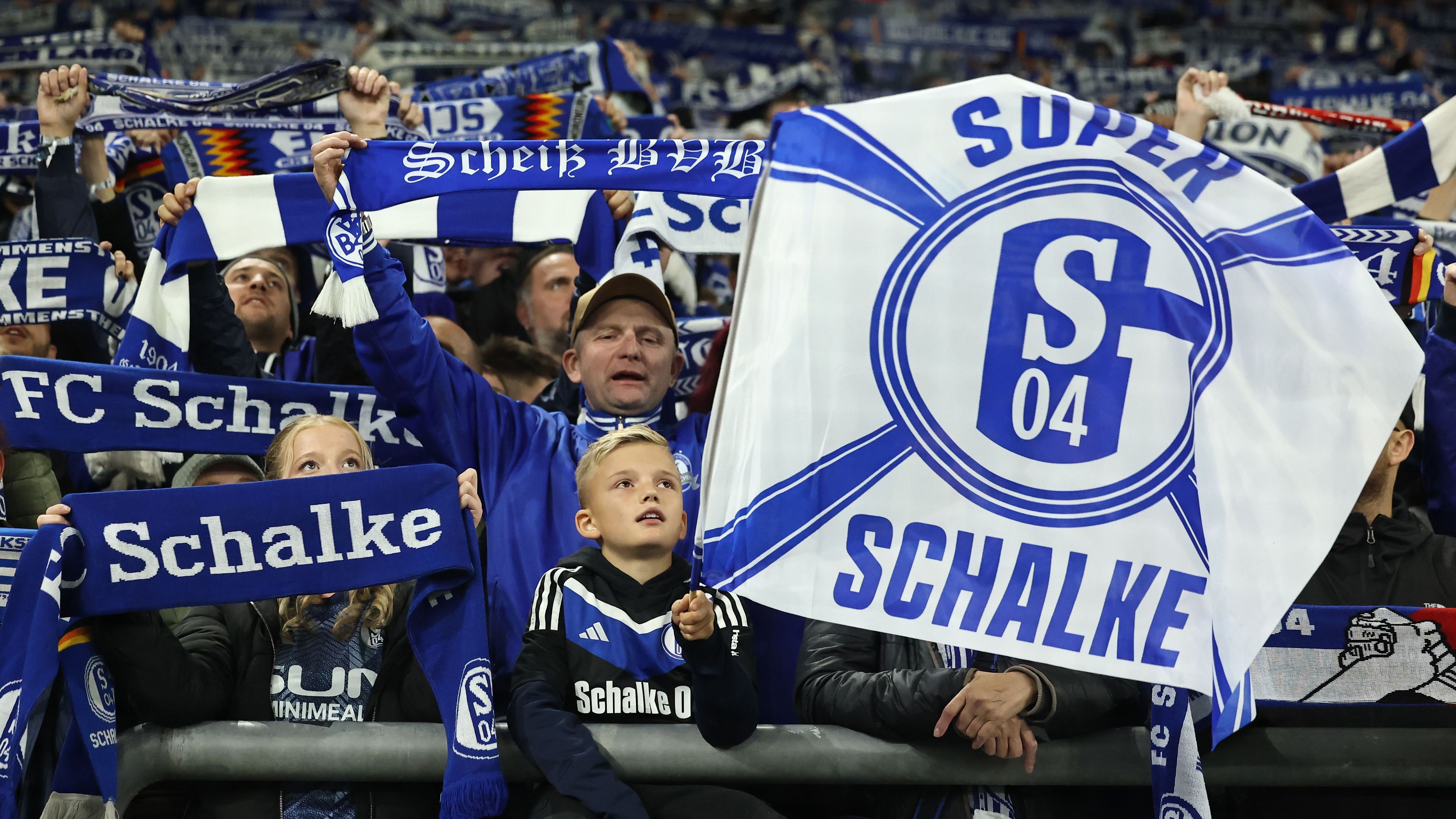 <strong>3. Platz: FC Schalke 04 - Schnitt: 61.438</strong><br>- Stadion: Veltins-Arena<br>- Kapazität: 62.271