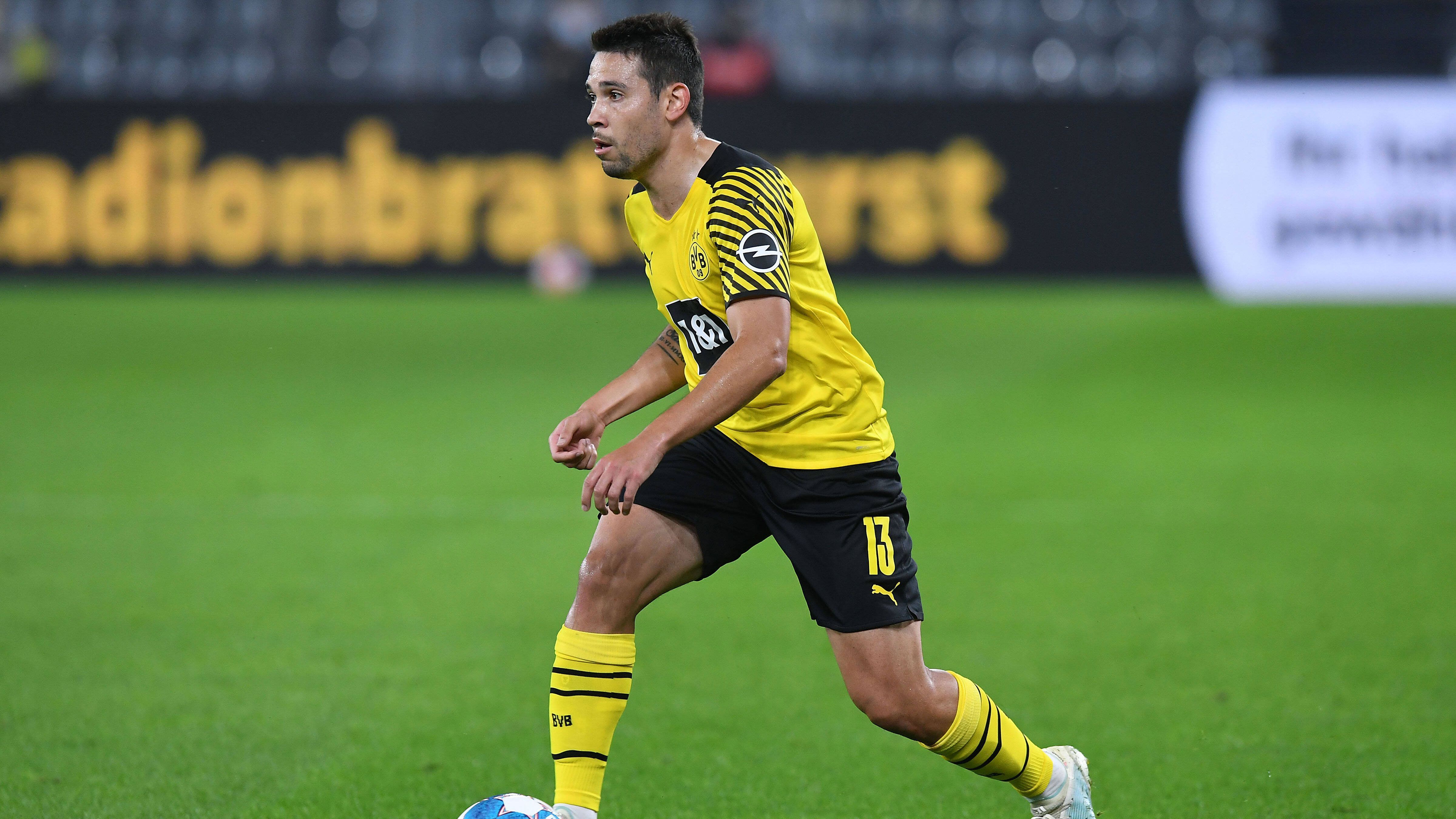 
                <strong>Raphael Guerreiro</strong><br>
                Lange Zeit einigermaßen unauffällig, ohne größere Fehler. Verschätzt sich allerdings in der 33. Minute gegen Batshuayi, was Akanji zu einer Rettungstat zwingt. Wird mit Verlauf der ersten Halbzeit stärker und ist schließlich am 2:0 durch Haaland beteiligt, das er per Einwurf einleitet. In der 2. Halbzeit eher im Verwaltungsmodus. ran-Note: 3
              