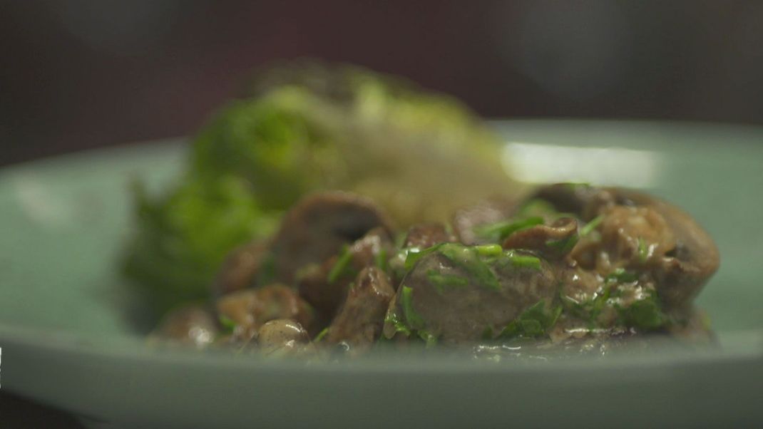 Rinderfilet mit braunen Champignons und gebratenem Romana-Salatherz