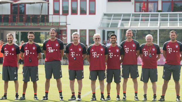 
                <strong>Das Team hinter Ancelotti</strong><br>
                Carlo Ancelotti hat seinen Dienst an der Säbener Straße angetreten. Unter dem neuen Trainer des FC Bayern München gibt es einige Änderungen im Trainerteam. Zwei Familien sind besonders vertreten. ran.de zeigt euch das neue Team hinter dem Italiener.
              