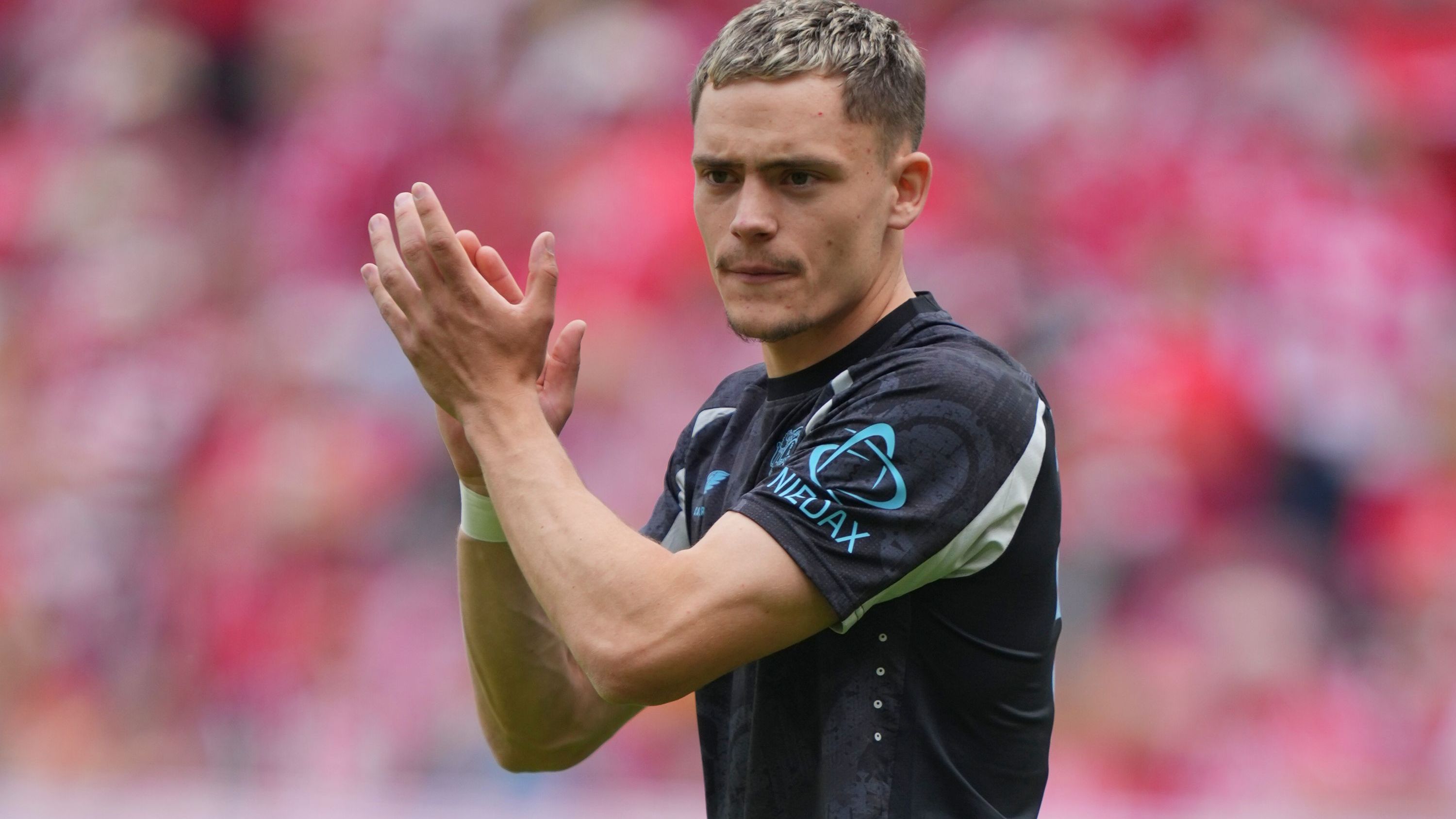 <strong>Florian Wirtz (FC Liverpool)</strong><br>Seit diesem Sommer darf sich Florian Wirtz als teuerster deutscher Fußballer bezeichnen. Bayer Leverkusen kassierte zwei Jahre vor Vertragsende 125 Millionen Euro vom FC Liverpool für den Offensivstar, die Summe kann offenbar auf bis zu 150 Millionen Euro anwachsen. An der Anfield Road soll er bis 2030 unterschrieben haben.