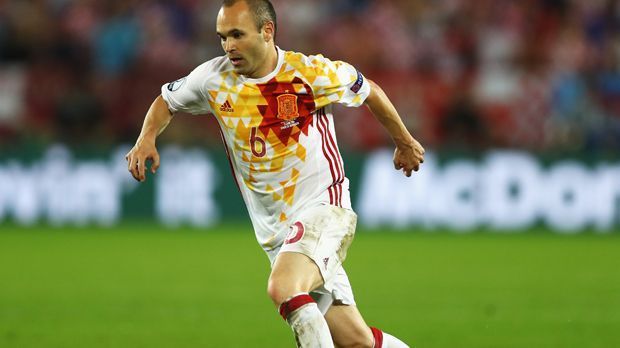 
                <strong>Andres Iniesta</strong><br>
                Platz 4: Andres Iniesta (Spanien): 16 EM-Einsätze
              